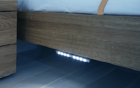 bedverlichting met sensoren,ledlicht,nacht lamp, s nachts bed uit,veiligheid,slaapkenner theo bot,seniorenkamers